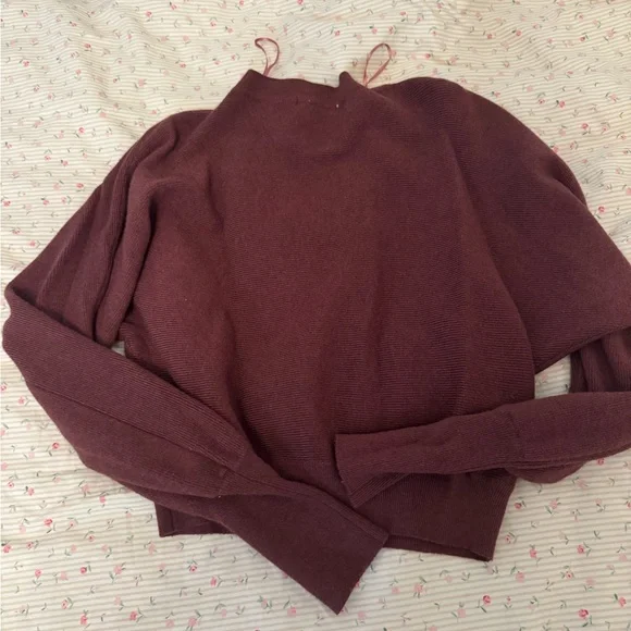Elegant V-Neck Burgundy cropped Sweater - Picture 3 of 4